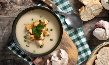 Krem supë me hudhër të pjekur