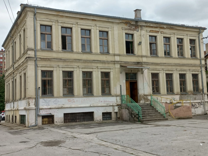 Битола ќе постави фотоволтаици на три основни училишта