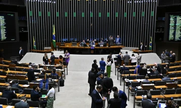 Бразилскиот Конгрес донесе закон за намалување на затворската казна на Болсонаро, Лула најавува вето