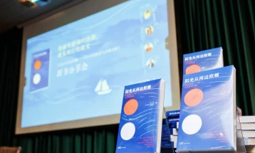 Во Кина издадена македонско-киенска збирка на поезија „Од две страни сонце грее: Современа кинеска и македонска поезија“ 