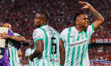 Инциденти во финалето на колумбискиот Куп, повредени навивачи и полицајци