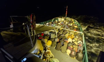 Во близина на грчкиот остров Гавдос спасени 545 мигранти