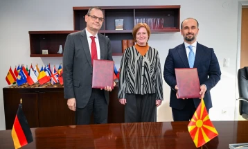 German Ambassador Drexler, GIZ representatives hand over Reform Agenda software platform to Minister Murtezani