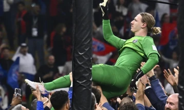 Херојот на ПСЖ ја скрши дланката