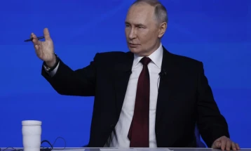 Путин 4,5 часа одговараше на политички, но и на лични прашања