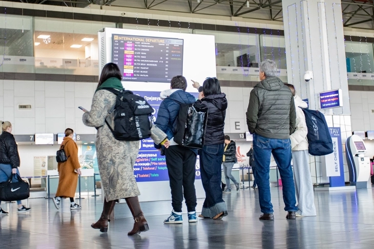 Për shkak të dukshmërisë së ulët janë anuluar 20 fluturime në Aeroportin e Shkupit, ateruan vetëm aeroplanët nga Dortmundi dhe Vjena
