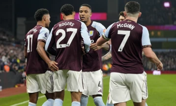 Астон вила го победи Манчестер јунајтед за својата десетта победа по ред