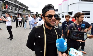 Алвеш купува португалски третолигаш