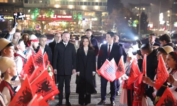 Spiropali dhe Mexhiti vendosën lule para monumentit të Gjergj Kastrioti Skënderbeut