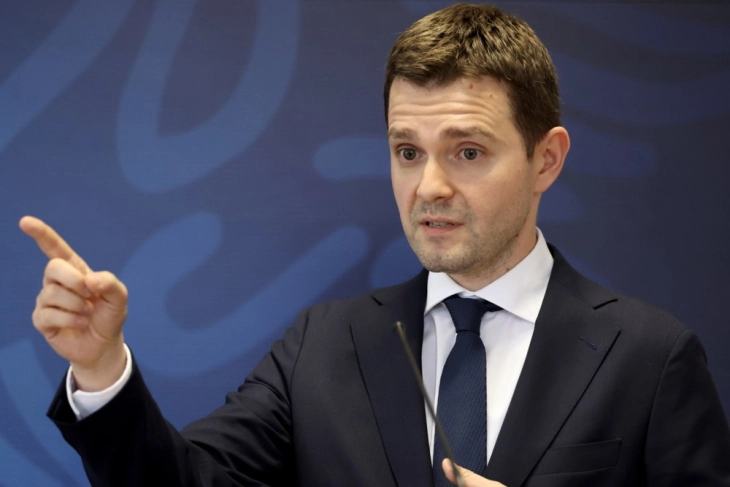 Ахмети живее во фолклорот од пред 20 години, вели Муцунски за барањето за избор на Влада со „Бадентер“