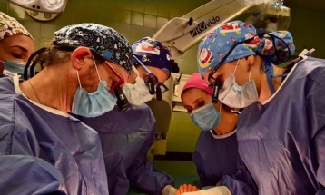 Чекор кон развој на современа реконструктивна микрохирургија - на Клиниката за пластична хирургија извршени две сложени микрохируршки операции