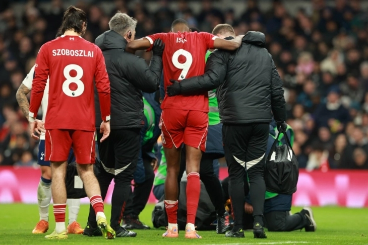 Исак неколку месеци ќе биде надвор од теренот