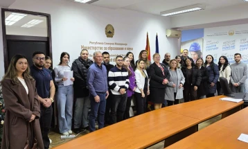 МОН воведе ромски образовни медијатори и во средното образование