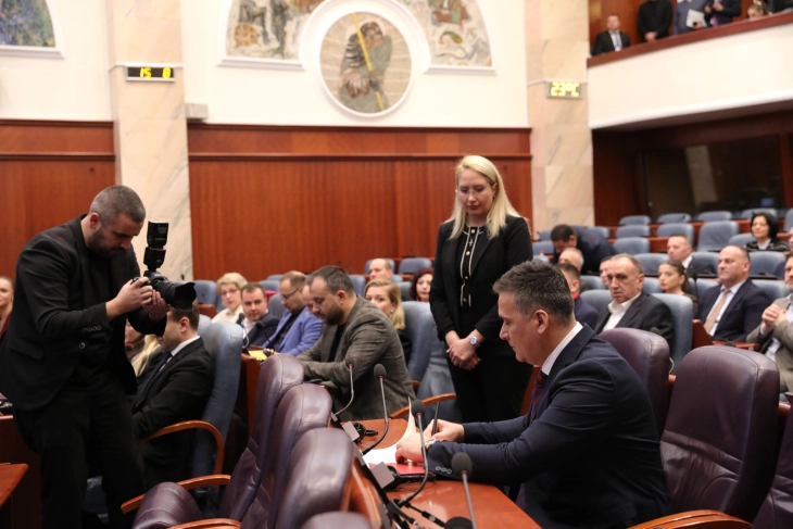 Собранието ги избра Мухамет Хоџа за министер за животна средина и Беким Сали за министер за евроинтеграции (ДПЛ)