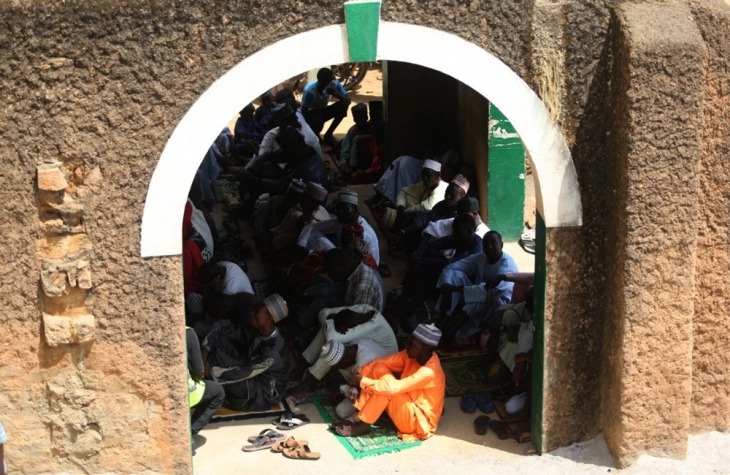 Експлозија во џамија во нигерискиот град Маидугури за време на вечерните молитви