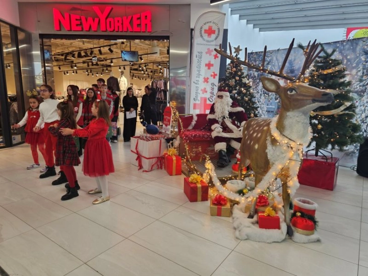 Дечињата од Охрид и Дебрца ги добија подароците обезбедени преку хуманитарната акција „Волшебна елка“