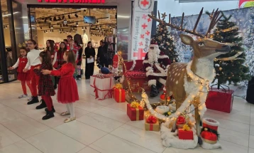 Дечињата од Охрид и Дебрца ги добија подароците обезбедени преку хуманитарната акција „Волшебна елка“