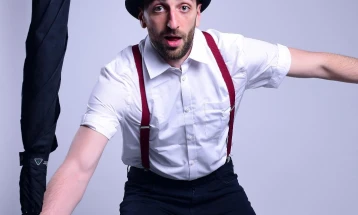 Кумановецот Влад Илиќ најдобар стендап комичар во Британија за 2025: Шансите за успех беа мали, но победи „балканскиот инает“