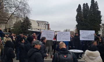 Протест на кумановци кои работеа во Ирак и Авганистан за известувањата од УЈП