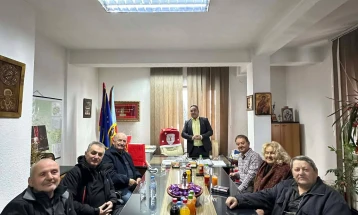 Градоначалниците на Берово и Пехчево со заедничка празнична посета на социјални установи