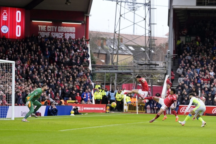 Манчестер Сити со голема победа до првото место во Премиер лигата