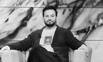 Брутално претепан познатиот албански водител Елтон Тозај, постои опасност да го загуби видот