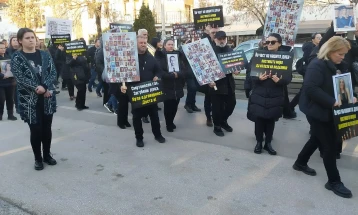 Пред Нова година и Божиќ, кога светот се радува, кај нас празниците болат најмногу, порачаа семејствата на загинатите во „Пулс“ на 35. Марш на ангелите