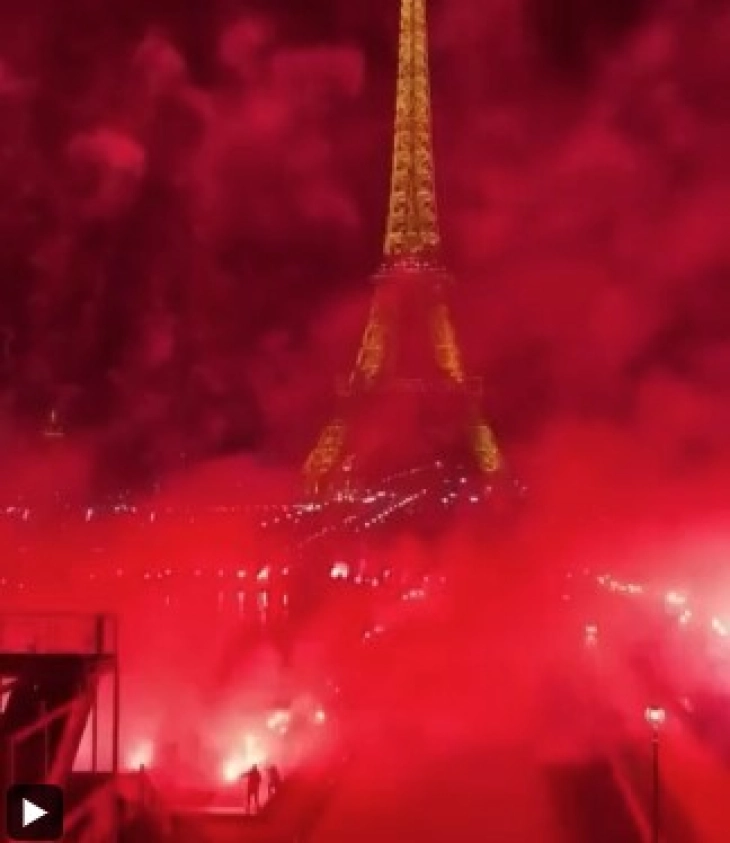 Janë arrestuar 40 persona për shkak të fishekzjarreve të pa paraqitura në Kullën e Ajfelit