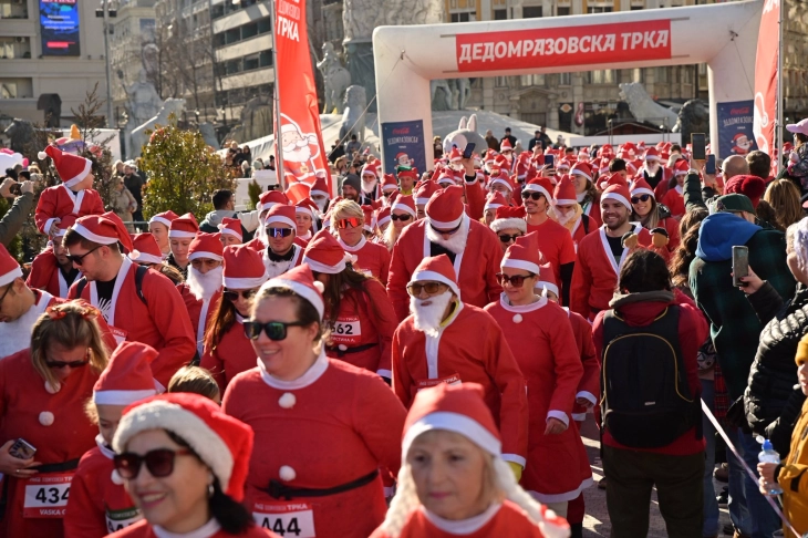 Ѓорѓиевски:  Традиционалната Дедомразовска трка и оваа година го обои плоштадот „Македонија“ со насмевки, радост и вистинска новогодишна магија