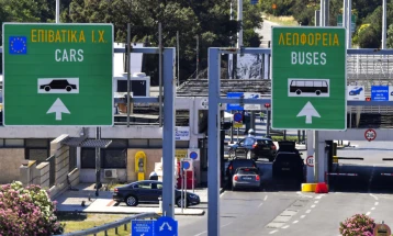 Граничниот премин Евзони повторно затворен за сите возила со две четиричасовни блокади на грчките земјоделци