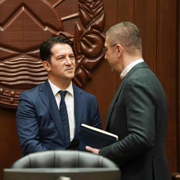 Sali në Fejsbuk: Në seancën e sotme të Qeverisë jam emëruar në pozitën e zëvendëskryeministrit të parë të Qeverisë