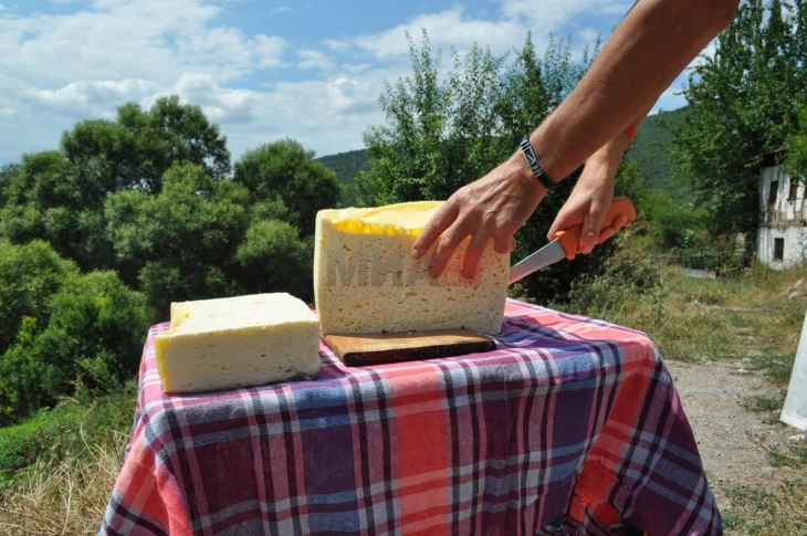 Јануарска приказна: Мариовски начин на живот со биено сирење и топлина на родното огниште
