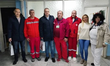 Градоначалниците на Берово и Пехчево на новогодишна ноќ во посета на дежурните служби