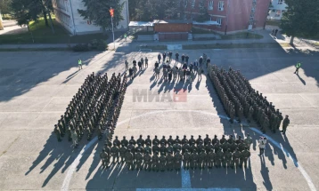 Armata është një institucion që gëzon reputacionin më të lartë në vend, thotë Siljanovska Davkova