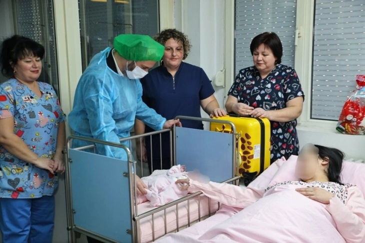 Првото бебе во Велес е женско