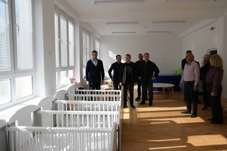 Премиерот Мицкоски ќе присуствува на отворање на нова градинка во Кочани