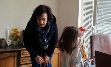 Градоначалничката Стаменкоска Трајкоска подели хуманитарни пакети на социјално загрозени семејства