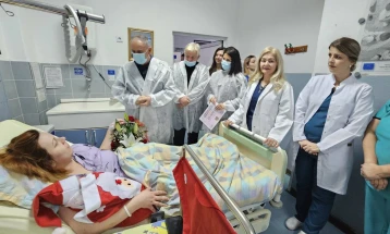 Градоначалникот Ќура го посети првото новороденче во струшката болница