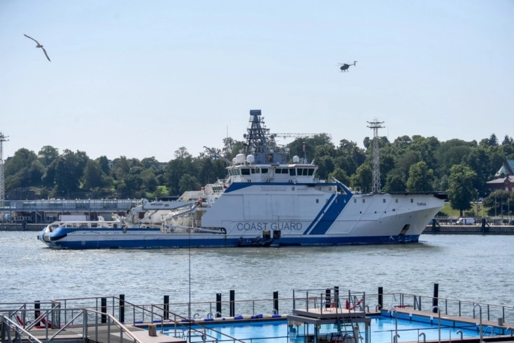 Финските власти уапсија двајца членови на екипажот на товарниот брод „Фитбург“ за оштетувањето на подводни телекомуникациски кабли