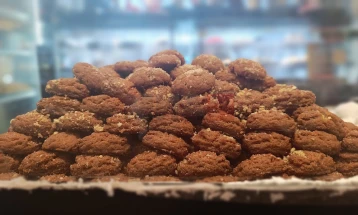 Колачите меломакарона и гурабии – нераскинлив дел од празничниот период во Грција