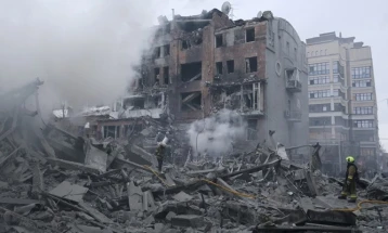 Të paktën 25 të lënduar në sulmin me raketa mbi një ndërtesë banimi në Harkov