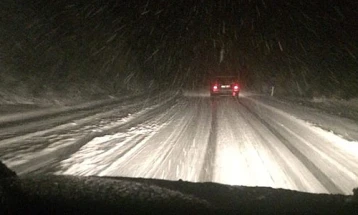 Врнежи од ледени зрна на одделни патни правци, се апелира на зголемена внимателност