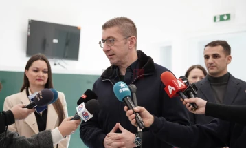 Mickoski: Ndërtimi i rrugëve është më shumë se i shkëlqyer duke pasur parasysh pritjet