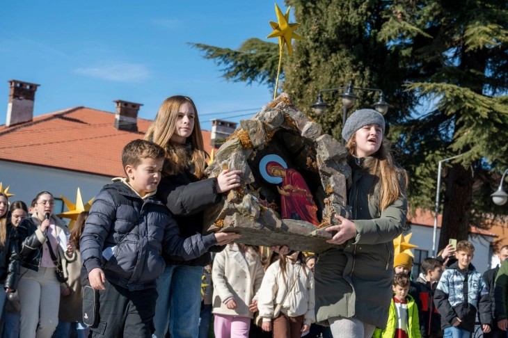 Со Бадникови поворки и посна трпеза стружани го дочекуваат Христовото раѓање