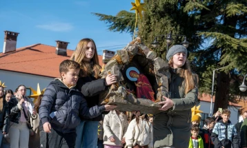 Со Бадникови поворки и посна трпеза стружани го дочекуваат Христовото раѓање