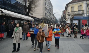 Во Струмица со Бадникарски концерт и поворка, но и со богата посна трпеза се одбележува Бадник