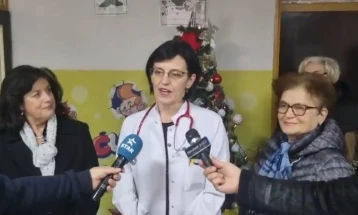 Штипското Здружение на инвалиди на трудот поделија новогодишни пакетчиња на децата хоспитализирани на Педијатрија