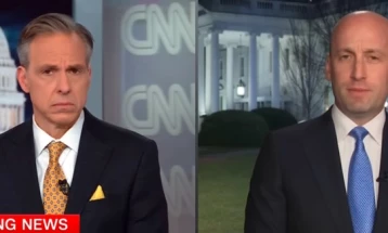 Стивен Милер, заменик шеф на кабинет во Белата куќа тврди: Никој не би се борел против САД за Гренланд