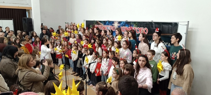 Бадникова поворка се одржа во Тетово и покрај интензивен дожд