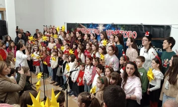 Бадникова поворка се одржа во Тетово и покрај интензивен дожд